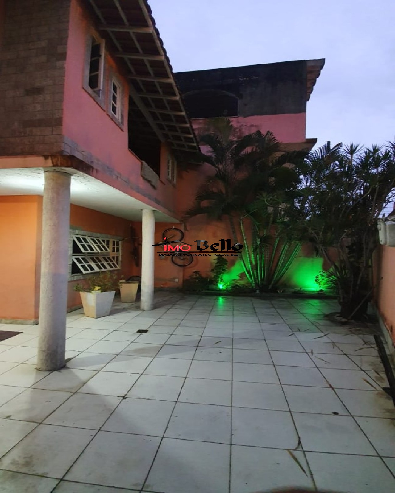 Imperdível: Casa à venda em Irajá, Rio de Janeiro-RJ, com 3 quartos, 3 suítes, 2 salas, 5 banheiros e 4 vagas de garagem!