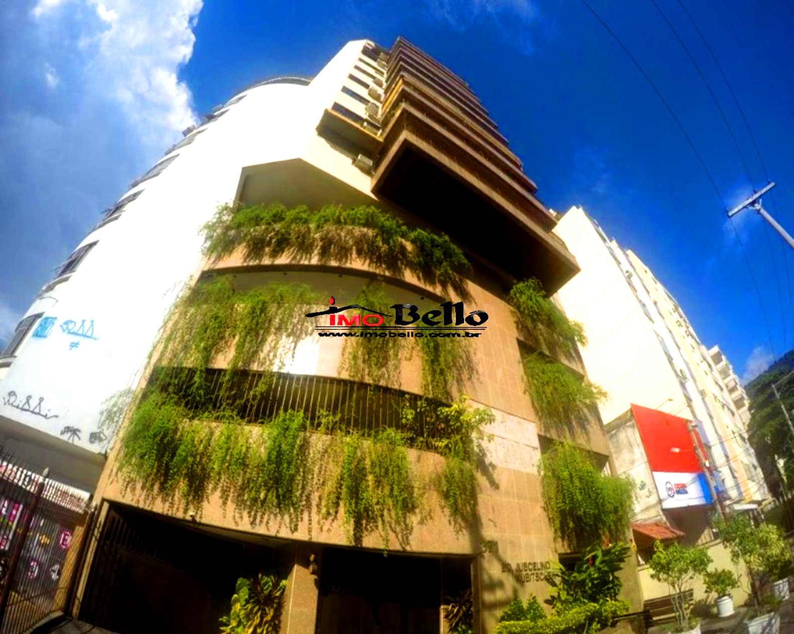 Apartamento à venda na Tijuca, Rio de Janeiro-RJ: 2 quartos, 1 suíte, 1 sala, 3 banheiros, 2 vagas de garagem - 108m².