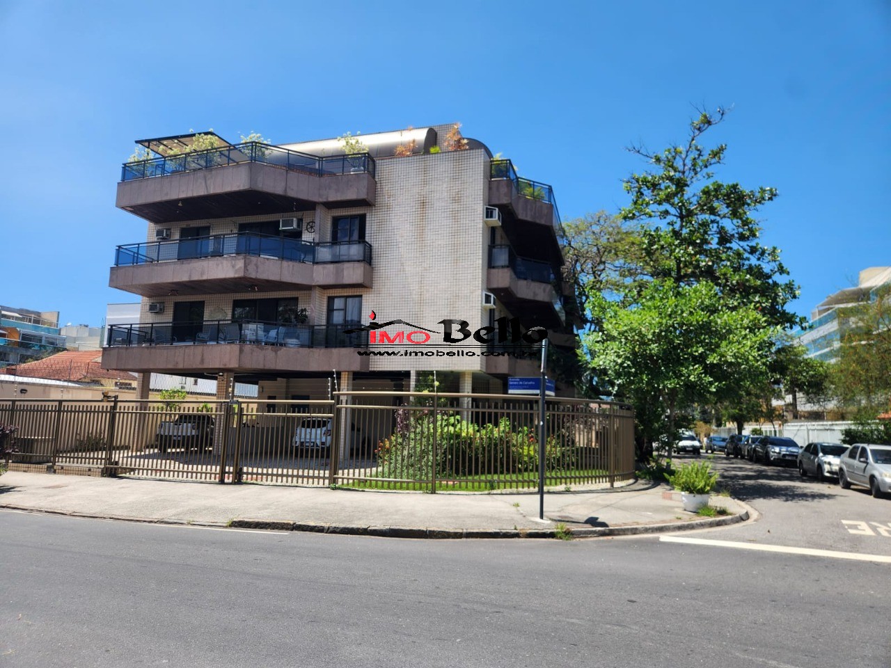 Imperdível cobertura à venda no Recreio dos Bandeirantes, RJ: 3 quartos, 1 suíte, 2 salas, 2 banheiros, 2 vagas de garagem, 220m² de área!