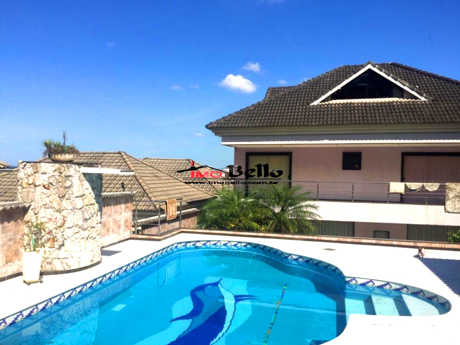 Casa de Luxo em Condomínio na Freguesia Jacarepaguá - 3 quartos, 3 suítes, 2 salas, 7 banheiros, 3 vagas, 400m²