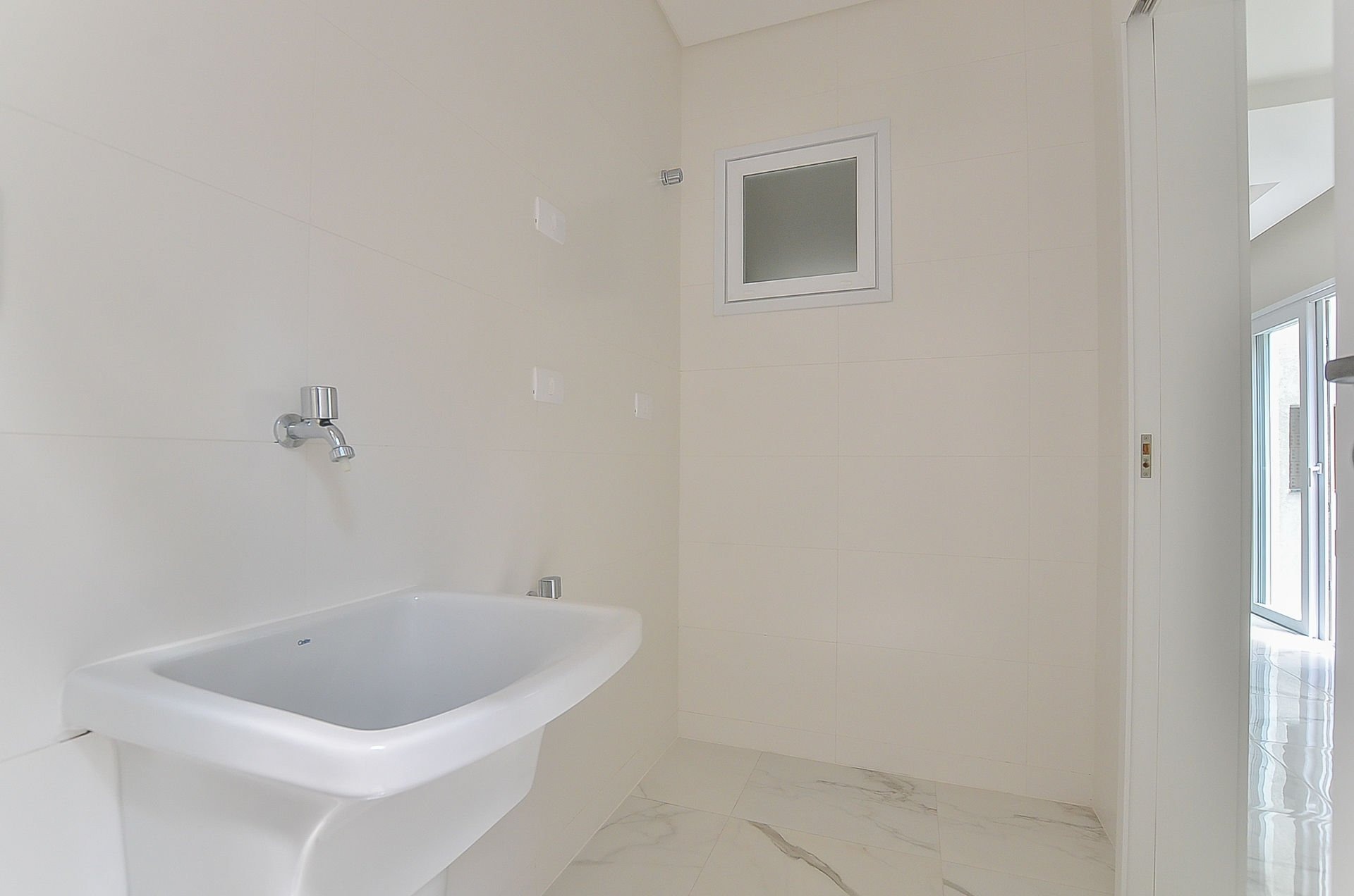 Sobrado com 130,52m² com 03 dormitórios á venda no condomíni