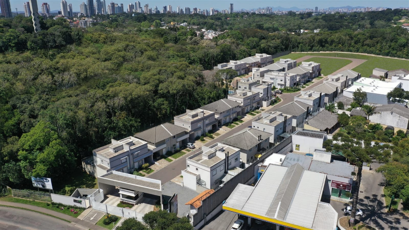 Sobrado com 130,52m² com 03 dormitórios á venda no condomíni