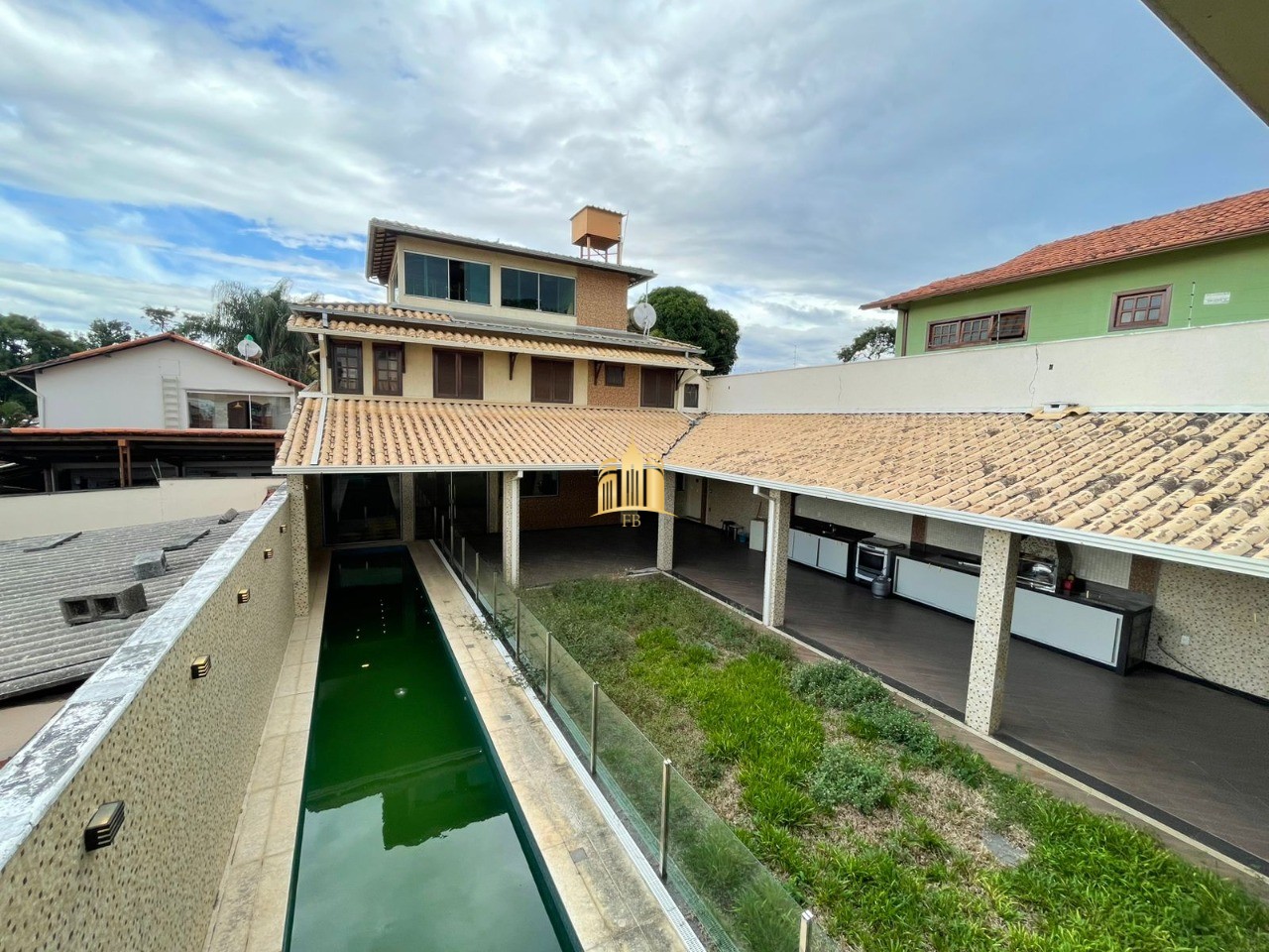 Casa, 6 quartos, 360 m² - Foto 1