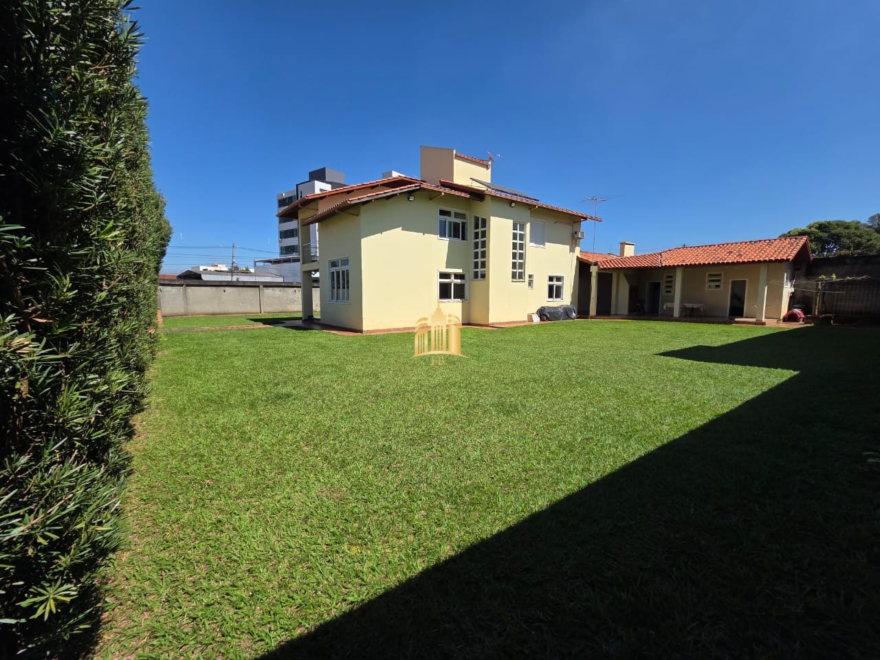 Prédio Inteiro - Foto 1