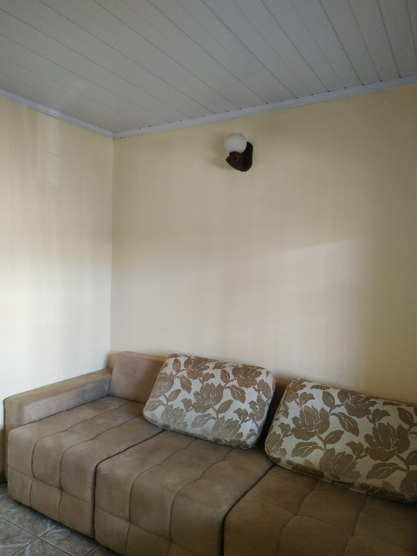 Casa 3 quartos na QNL 18 - More proximo a estação da metrô (a menos de 5 minutos) Aceita FGTS e financiamento bancário.