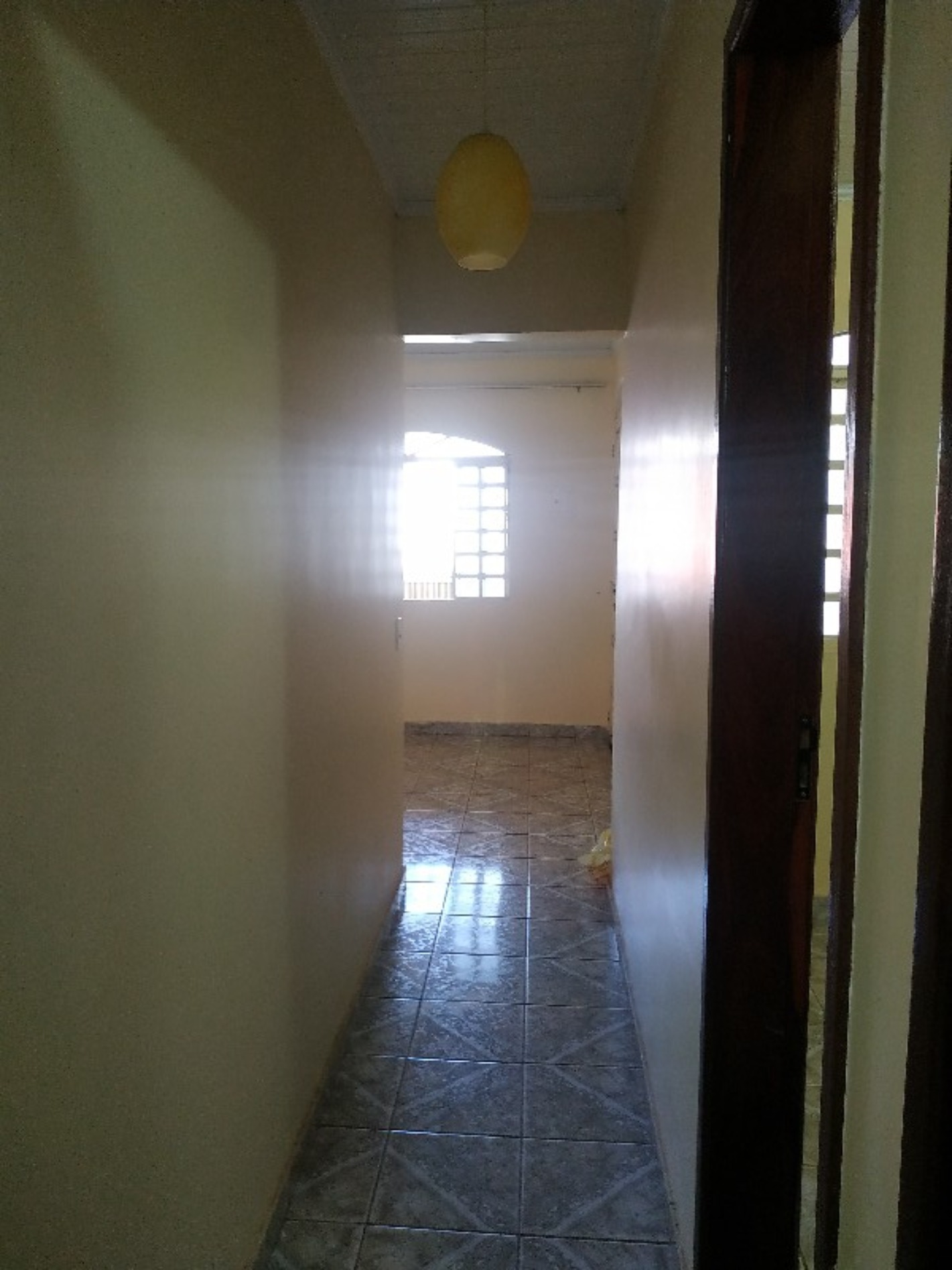 Casa 3 quartos na QNL 18 - More proximo a estação da metrô (a menos de 5 minutos) Aceita FGTS e financiamento bancário.