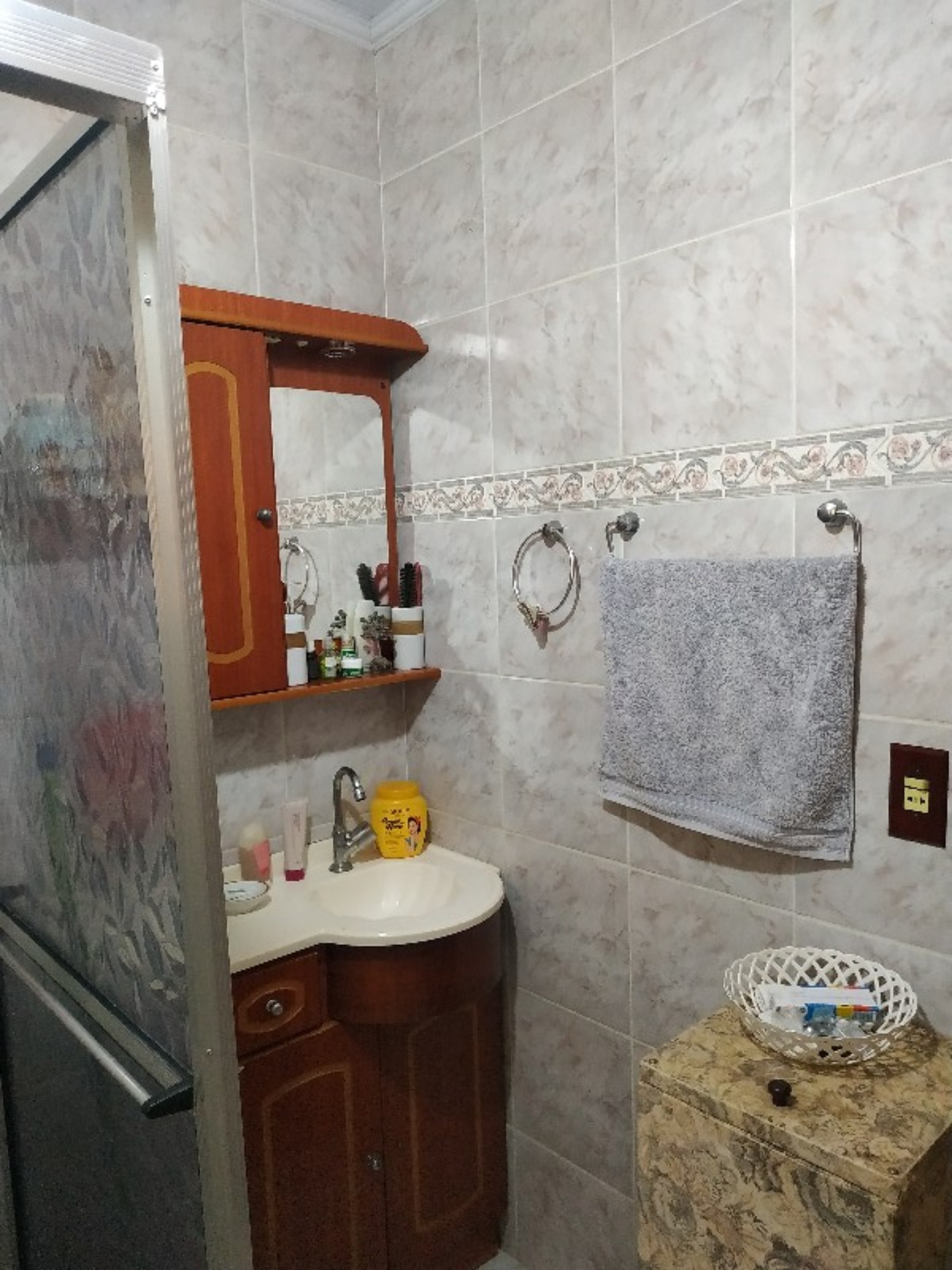 Casa 3 quartos na QNL 18 - More proximo a estação da metrô (a menos de 5 minutos) Aceita FGTS e financiamento bancário.