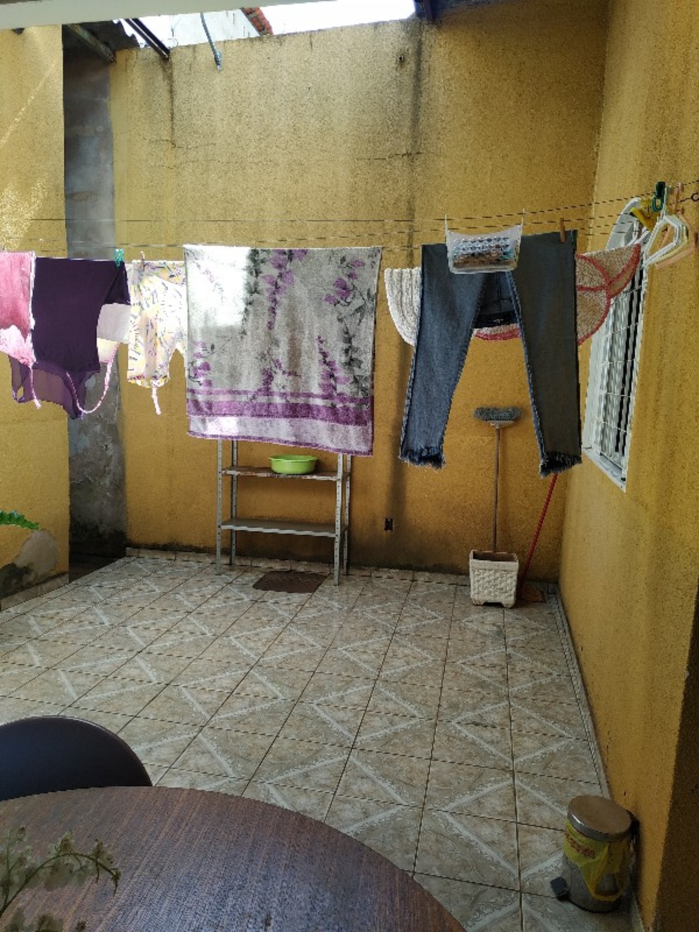Casa 3 quartos na QNL 18 - More proximo a estação da metrô (a menos de 5 minutos) Aceita FGTS e financiamento bancário.
