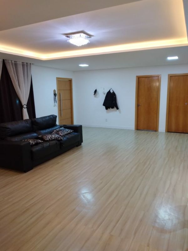Casa 3 suítes - Vicente Pires Rua 17 E, chácara 169. Especificações: - 03 QUARTOS com 3 suítes - Metragem lote: 900 mts - Área construída