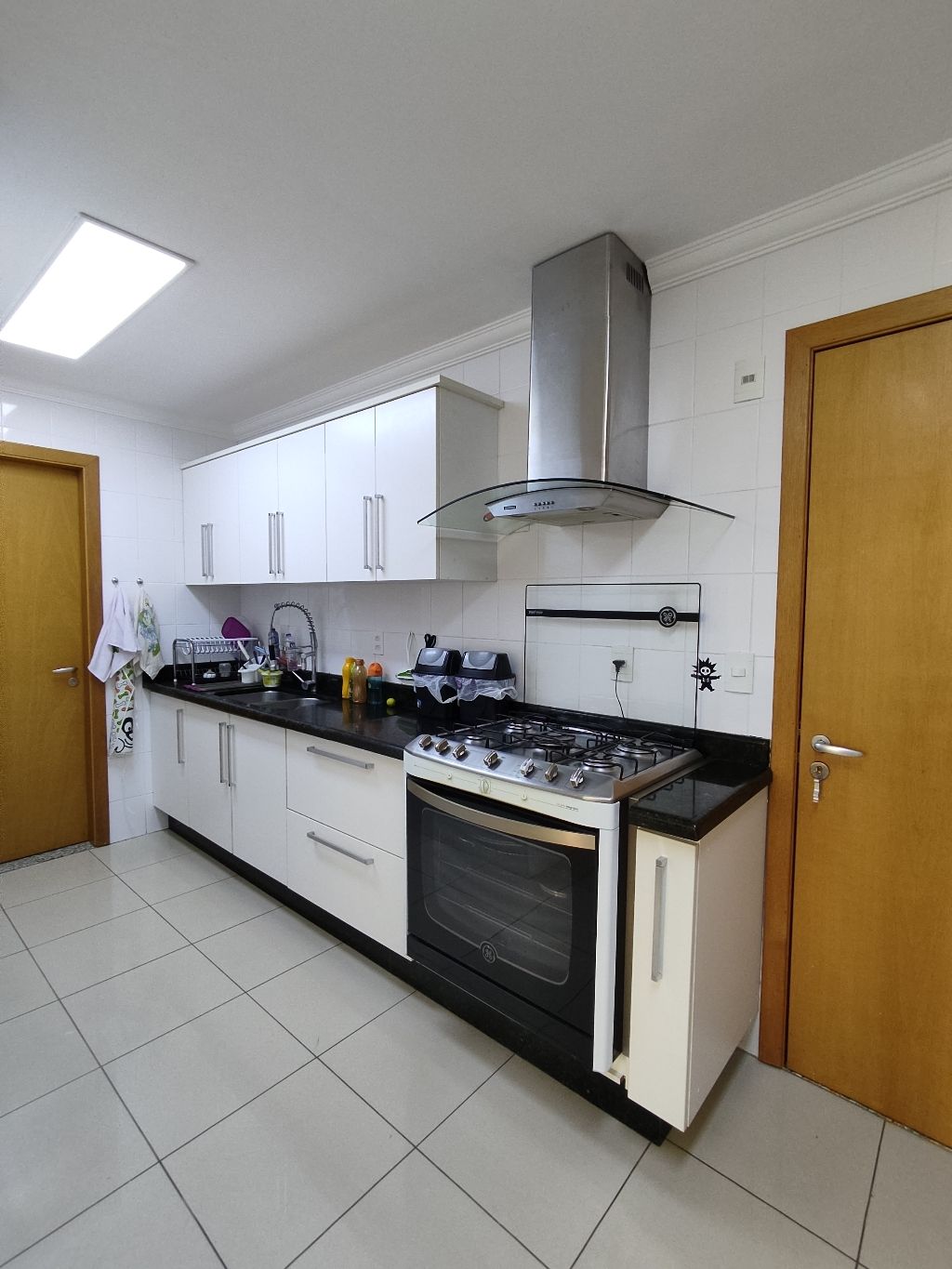 Via Club Águas Claras - Cobertura 4 quartos, 2 vagas de garagem, armários planejados, piso em porcelanato, jacuzzi