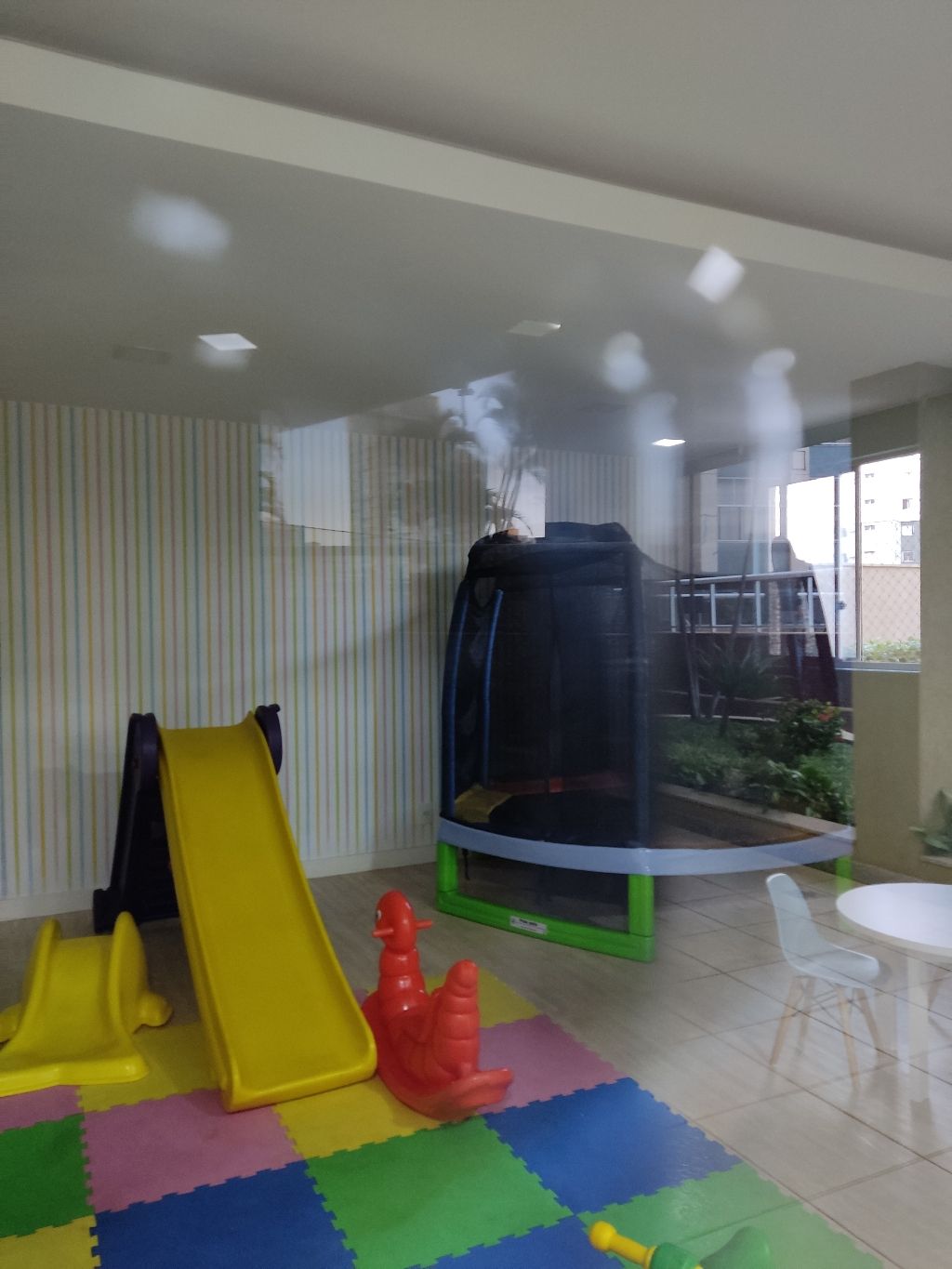 Via Club Águas Claras - Cobertura 4 quartos, 2 vagas de garagem, armários planejados, piso em porcelanato, jacuzzi
