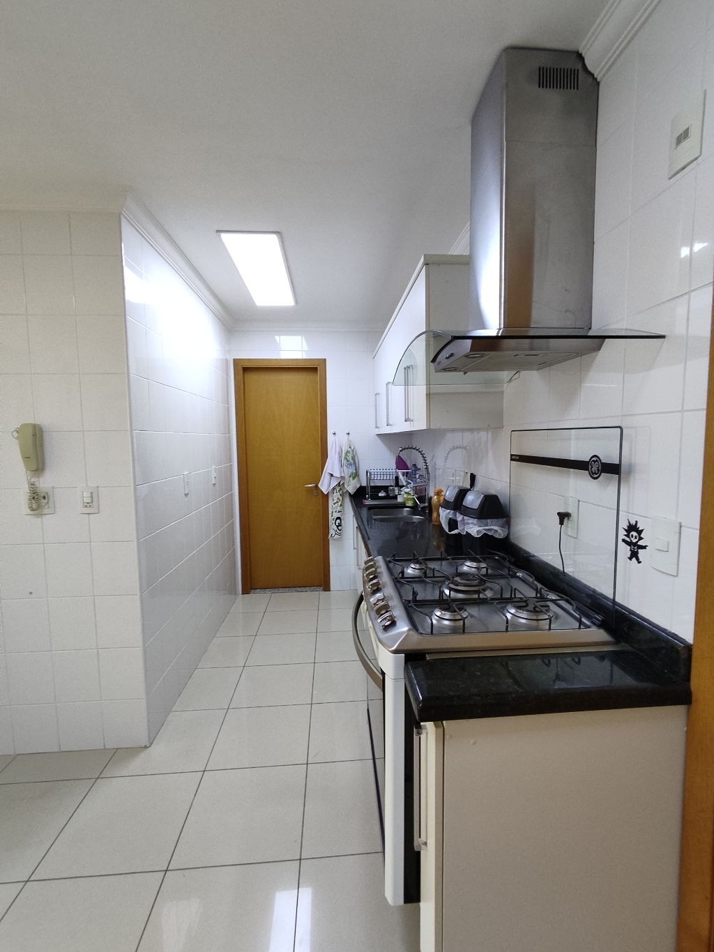 Via Club Águas Claras - Cobertura 4 quartos, 2 vagas de garagem, armários planejados, piso em porcelanato, jacuzzi