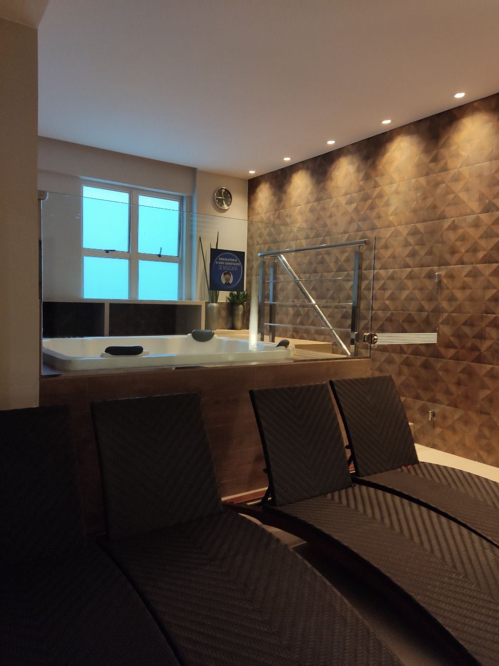 Via Club Águas Claras - Cobertura 4 quartos, 2 vagas de garagem, armários planejados, piso em porcelanato, jacuzzi