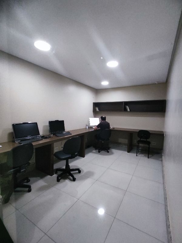 SAN LORENZO Águas Claras - 2 quartos reformado, piso em porcelanato. - 2 quartos (sendo: 1suíte), sala, cozinha com área de serviço, banheiro e garag