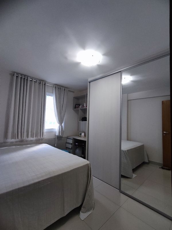 SAN LORENZO Águas Claras - 2 quartos reformado, piso em porcelanato. - 2 quartos (sendo: 1suíte), sala, cozinha com área de serviço, banheiro e garag