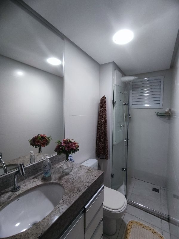 SAN LORENZO Águas Claras - 2 quartos reformado, piso em porcelanato. - 2 quartos (sendo: 1suíte), sala, cozinha com área de serviço, banheiro e garag