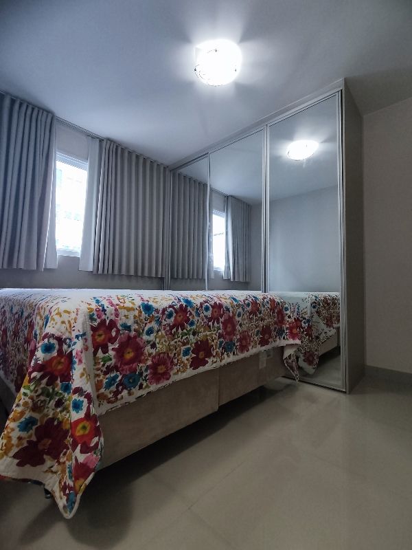 SAN LORENZO Águas Claras - 2 quartos reformado, piso em porcelanato. - 2 quartos (sendo: 1suíte), sala, cozinha com área de serviço, banheiro e garag