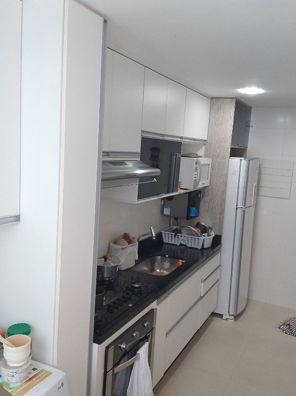 SAN LORENZO Águas Claras - 2 quartos reformado, piso em porcelanato. - 2 quartos (sendo: 1suíte), sala, cozinha com área de serviço, banheiro e garag