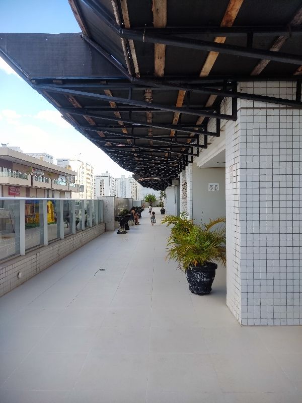 SAN LORENZO Águas Claras - 2 quartos reformado, piso em porcelanato. - 2 quartos (sendo: 1suíte), sala, cozinha com área de serviço, banheiro e garag