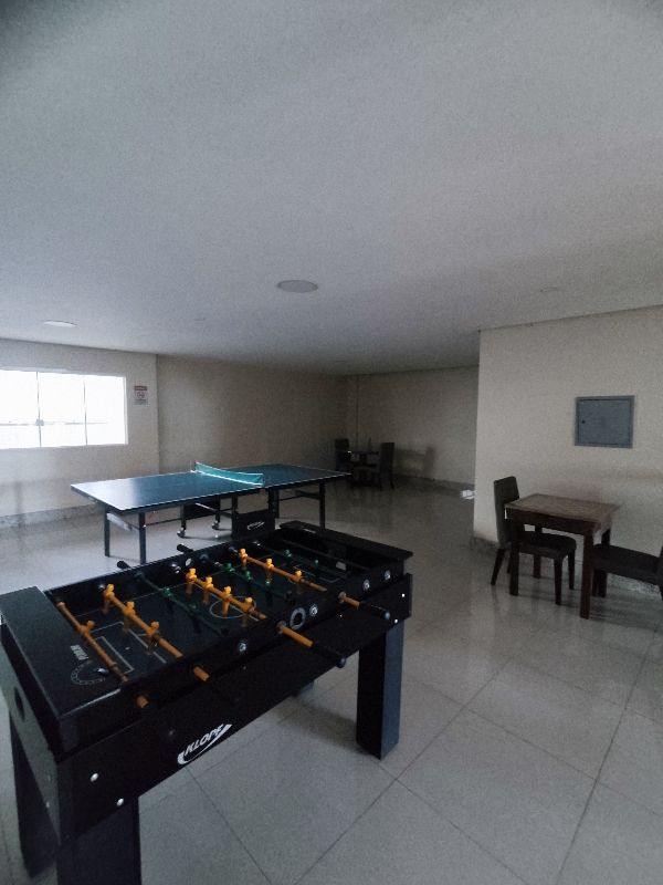 SAN LORENZO Águas Claras - 2 quartos reformado, piso em porcelanato. - 2 quartos (sendo: 1suíte), sala, cozinha com área de serviço, banheiro e garag