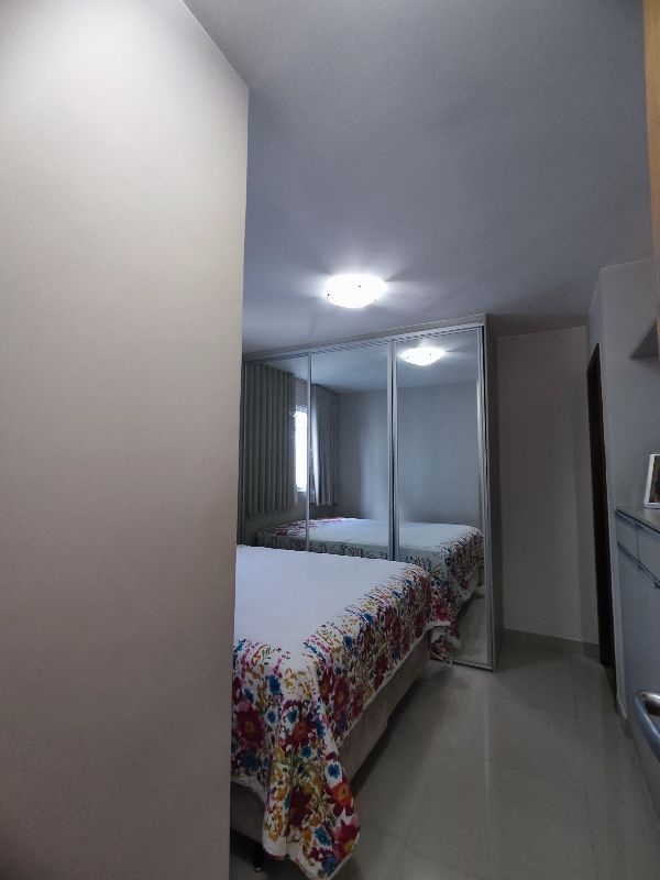 SAN LORENZO Águas Claras - 2 quartos reformado, piso em porcelanato. - 2 quartos (sendo: 1suíte), sala, cozinha com área de serviço, banheiro e garag