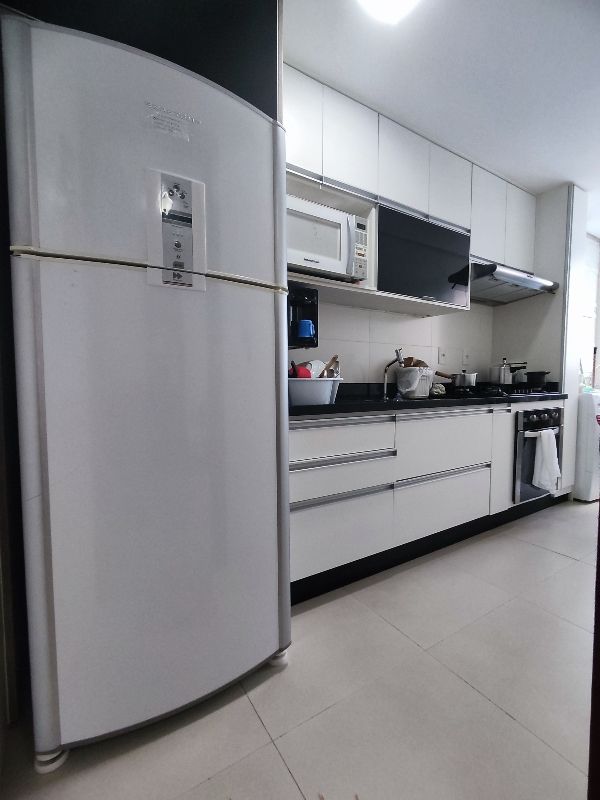 SAN LORENZO Águas Claras - 2 quartos reformado, piso em porcelanato. - 2 quartos (sendo: 1suíte), sala, cozinha com área de serviço, banheiro e garag