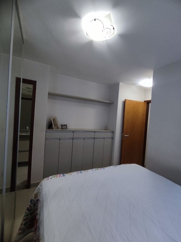 SAN LORENZO Águas Claras - 2 quartos reformado, piso em porcelanato. - 2 quartos (sendo: 1suíte), sala, cozinha com área de serviço, banheiro e garag