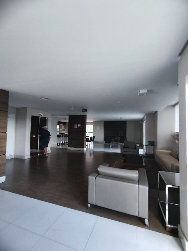 SAN LORENZO Águas Claras - 2 quartos reformado, piso em porcelanato. - 2 quartos (sendo: 1suíte), sala, cozinha com área de serviço, banheiro e garag