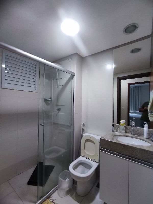 SAN LORENZO Águas Claras - 2 quartos reformado, piso em porcelanato. - 2 quartos (sendo: 1suíte), sala, cozinha com área de serviço, banheiro e garag