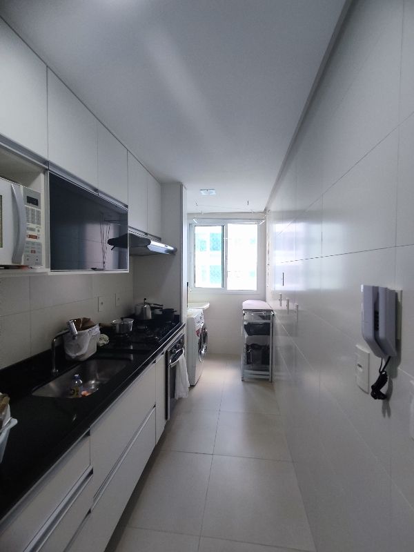 SAN LORENZO Águas Claras - 2 quartos reformado, piso em porcelanato. - 2 quartos (sendo: 1suíte), sala, cozinha com área de serviço, banheiro e garag