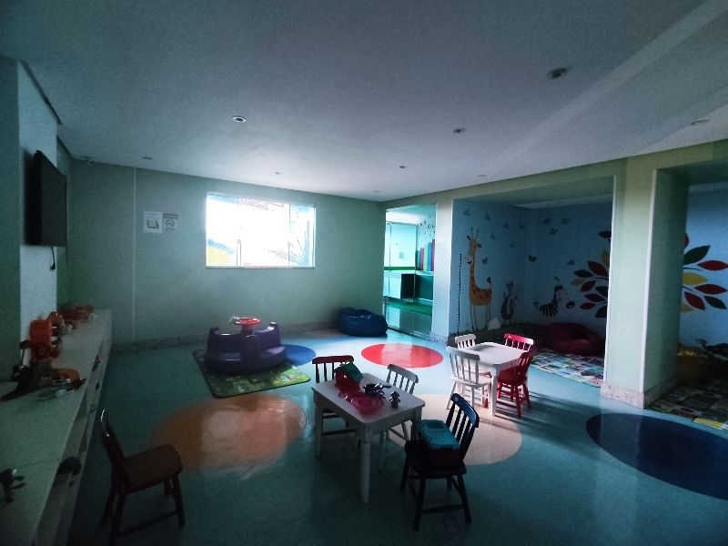 SAN LORENZO Águas Claras - 2 quartos reformado, piso em porcelanato. - 2 quartos (sendo: 1suíte), sala, cozinha com área de serviço, banheiro e garag