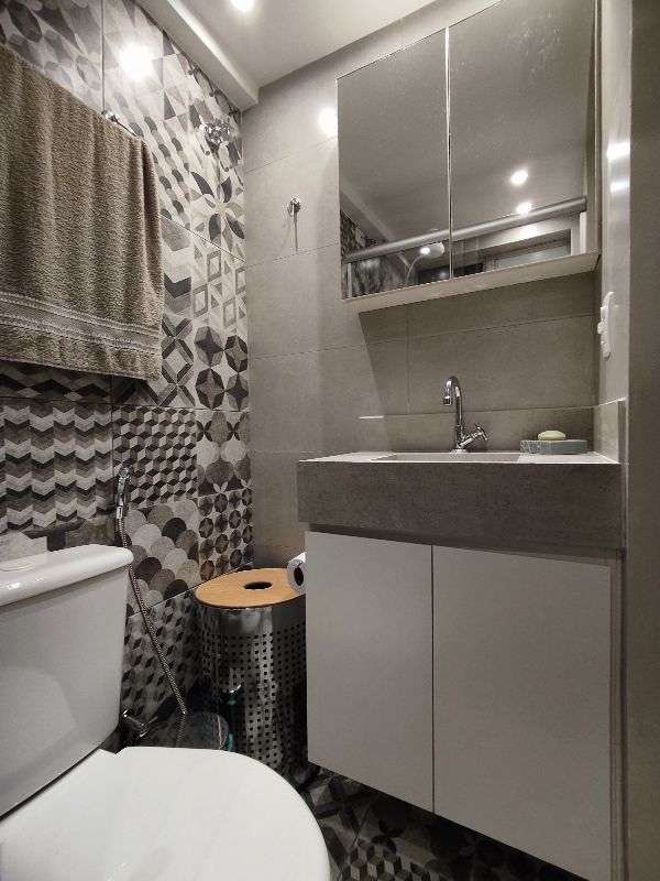 Taguatinga Centro - 3 quartos, próximo a estação do metrô de Taguatinga (Praça do Relógio). O Apartamento está reformado com piso em porcelanato e a