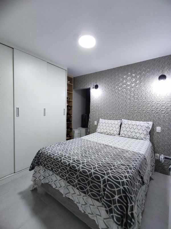 Taguatinga Centro - 3 quartos, próximo a estação do metrô de Taguatinga (Praça do Relógio). O Apartamento está reformado com piso em porcelanato e a