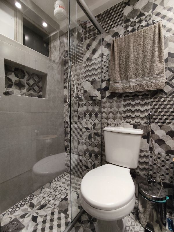 Taguatinga Centro - 3 quartos, próximo a estação do metrô de Taguatinga (Praça do Relógio). O Apartamento está reformado com piso em porcelanato e a