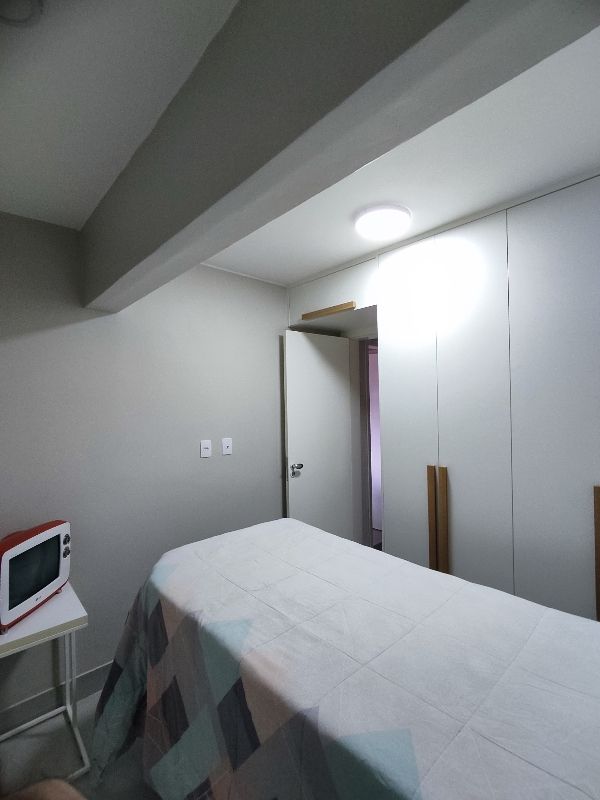 Taguatinga Centro - 3 quartos, próximo a estação do metrô de Taguatinga (Praça do Relógio). O Apartamento está reformado com piso em porcelanato e a