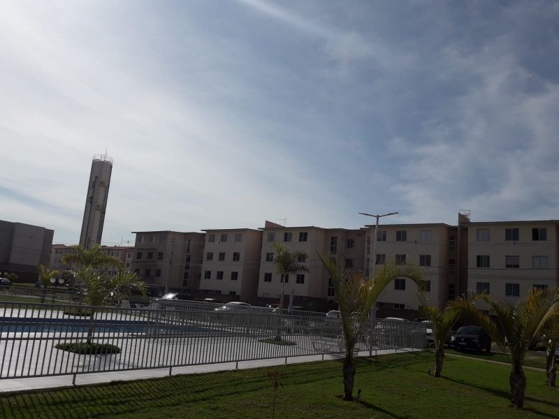 Setor Total Ville Santa Maria-DF Apartamento 2 quartos, com armários planejados na cozinha e bancada de mármore, piso todo novo em formato de madeira