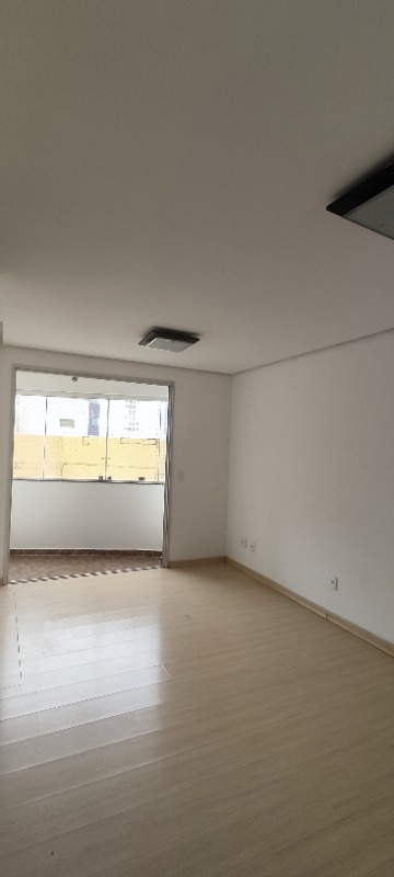 Águas Claras Residencial Cervantes - Apartamento 3 Quartos sendo 1 Suíte, com armários, reformado. Piso Laminado (flutuante), Cozinha independente, c