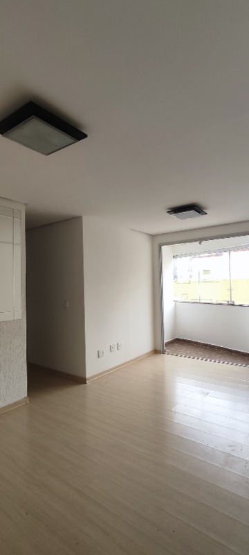 Águas Claras Residencial Cervantes - Apartamento 3 Quartos sendo 1 Suíte, com armários, reformado. Piso Laminado (flutuante), Cozinha independente, c