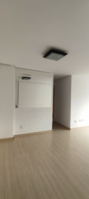 Águas Claras Residencial Cervantes - Apartamento 3 Quartos sendo 1 Suíte, com armários, reformado. Piso Laminado (flutuante), Cozinha independente, c