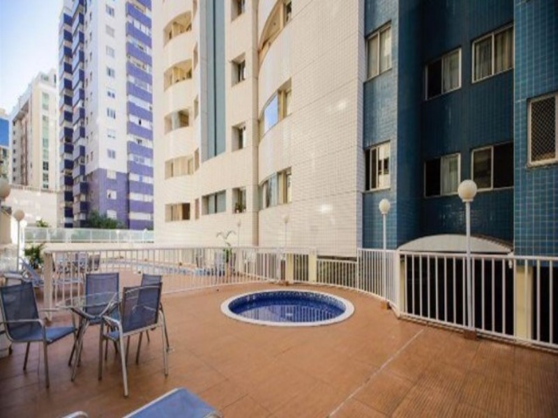 Águas Claras Residencial Cervantes - Apartamento 3 Quartos sendo 1 Suíte, com armários, reformado. Piso Laminado (flutuante), Cozinha independente, c
