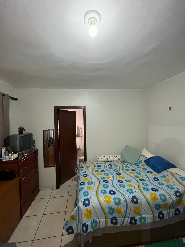 Núcleo Bandeirante 2 ª Avenida - Excelente sobrado, 3 vagas de garagem, aceita financiamento bancário. Localização Excelente! Casa Sobrado, com 2 an