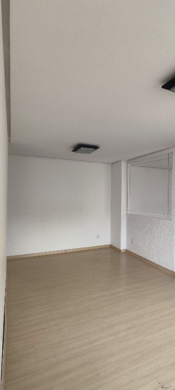 Águas Claras Residencial Cervantes - Apartamento 3 Quartos sendo 1 Suíte, com armários, reformado. Piso Laminado (flutuante), Cozinha independente, c