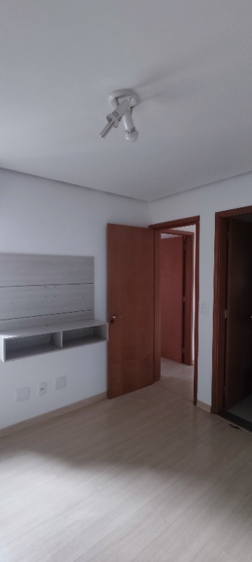 Águas Claras Residencial Cervantes - Apartamento 3 Quartos sendo 1 Suíte, com armários, reformado. Piso Laminado (flutuante), Cozinha independente, c