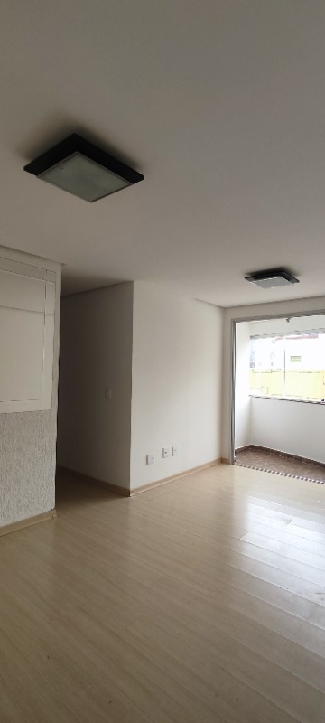 Águas Claras Residencial Cervantes - Apartamento 3 Quartos sendo 1 Suíte, com armários, reformado. Piso Laminado (flutuante), Cozinha independente, c