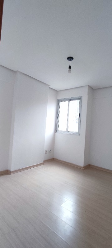 Águas Claras Residencial Cervantes - Apartamento 3 Quartos sendo 1 Suíte, com armários, reformado. Piso Laminado (flutuante), Cozinha independente, c