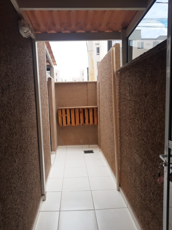 Total Ville Santa Maria - Apartamento 2 quartos térreo, com quintal e já foi feito o fechamento da cobertura na parte externa, com área de serviço. Ap
