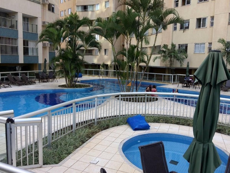 Venda Cobertura duplex no Via Club Residence, em Águas Claras. Com 188 m² privativos. São 3 quartos, sendo 1 suíte, 2 vagas de garagem, jacuzzi