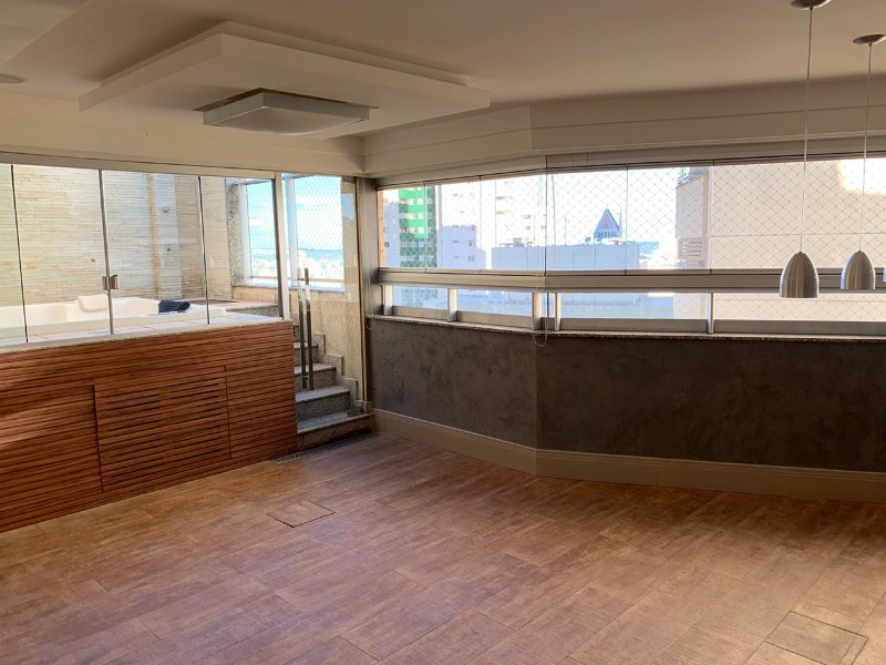 Venda Cobertura duplex no Via Club Residence, em Águas Claras. Com 188 m² privativos. São 3 quartos, sendo 1 suíte, 2 vagas de garagem, jacuzzi