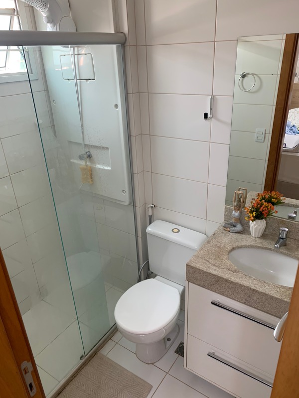 Residencial Cris Village Águas Claras - Lindo apartamento de 3 quartos com 83m², 1 vaga de garagem, Armários planejados. 3 quartos sendo 2 suítes, 1 vaga. Andar alto, vista livre, muitos armários…