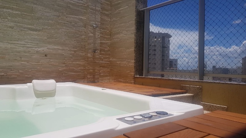 Venda Cobertura duplex no Via Club Residence, em Águas Claras. Com 188 m² privativos. São 3 quartos, sendo 1 suíte, 2 vagas de garagem, jacuzzi